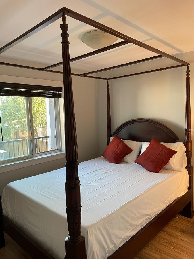 Sooke Vacation Suite Bagian luar foto