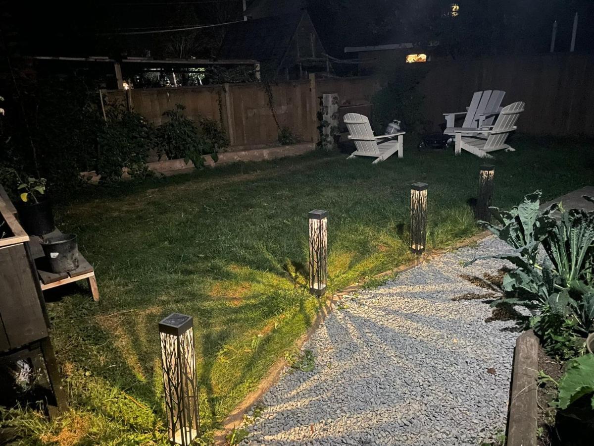 Sooke Vacation Suite Bagian luar foto