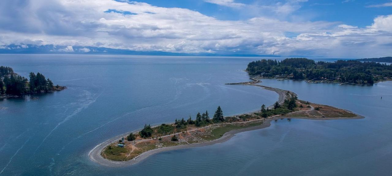 Sooke Vacation Suite Bagian luar foto