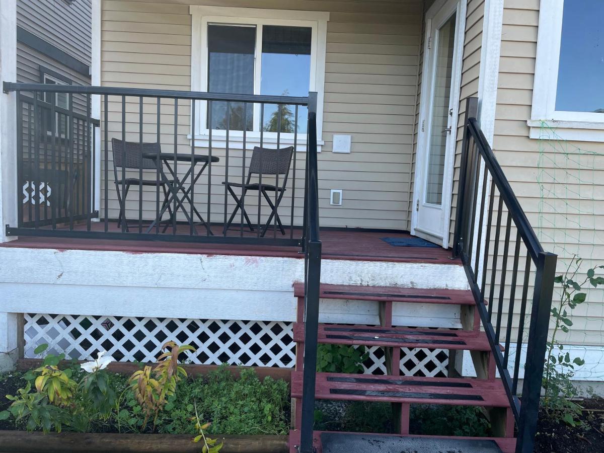 Sooke Vacation Suite Bagian luar foto