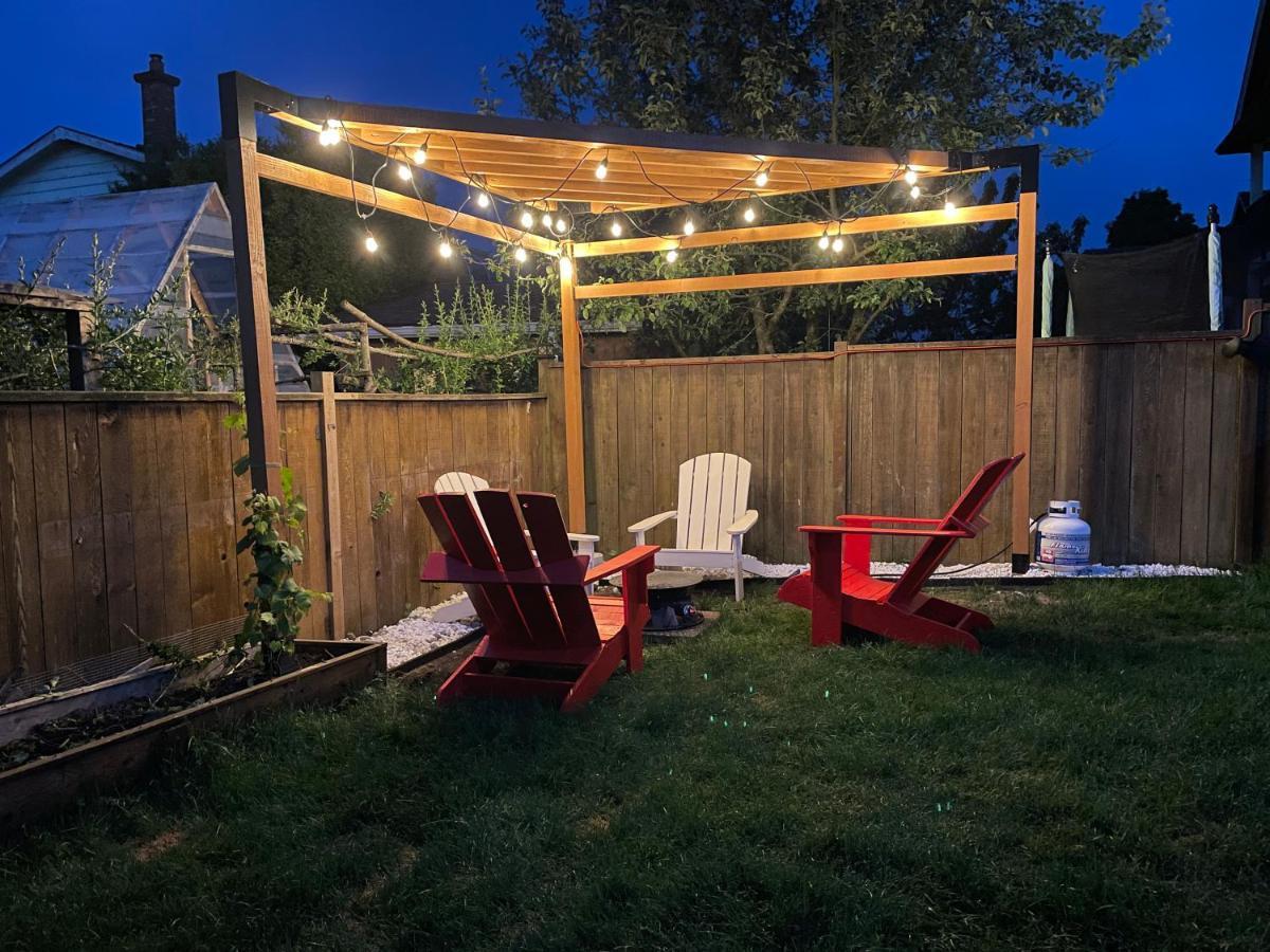 Sooke Vacation Suite Bagian luar foto