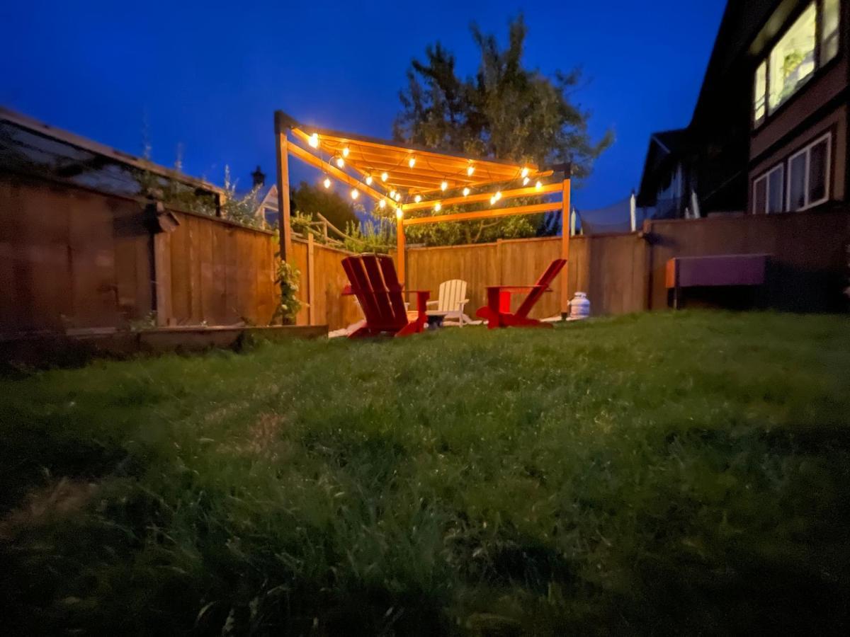 Sooke Vacation Suite Bagian luar foto