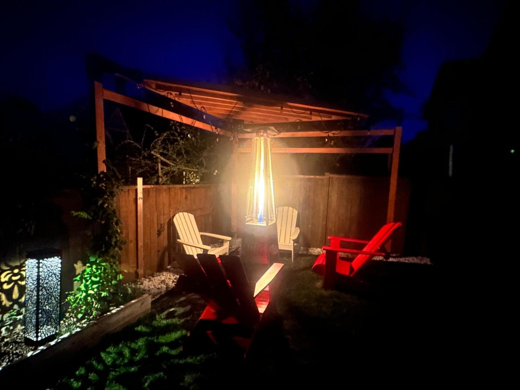 Sooke Vacation Suite Bagian luar foto